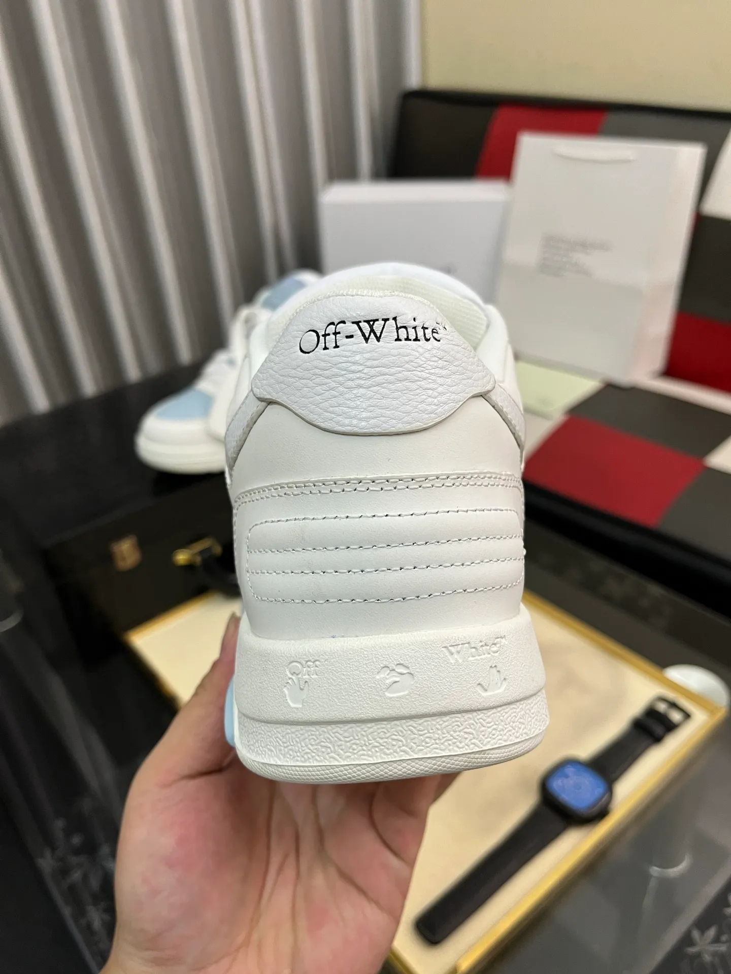 Men's shoes 💰600⌚️⌚️ OFF-White C/O VirGil Abloh fashionable and versatile casual shoes. Exclusive first release of the new model. Made of environmentally friendly cowhide leather and mesh fabric upper material. The insole is embedded with foam cushioning EVA material. The correct midsole is equipped with EVA lightweight cushioning. External tooth nail rubber outsole. The correct accessories can be customized simultaneously. Women's model: 35-40 Men's model: 39-45